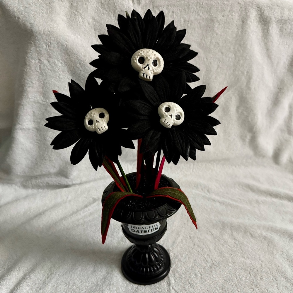 Target Hyde & EEK! Faux Creepy Plants - Dreadful Daisies